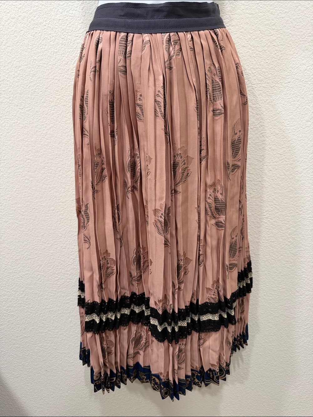COACH  1947 Dusty Rose Pleated Midi Skirt with Trim $92.00